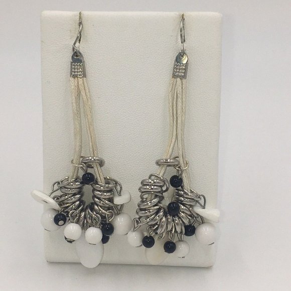 Black & White Plastic BEADS Silver Tone METAL CIRCLES Dangle Pierced EARRINGS - Picture 1 of 5